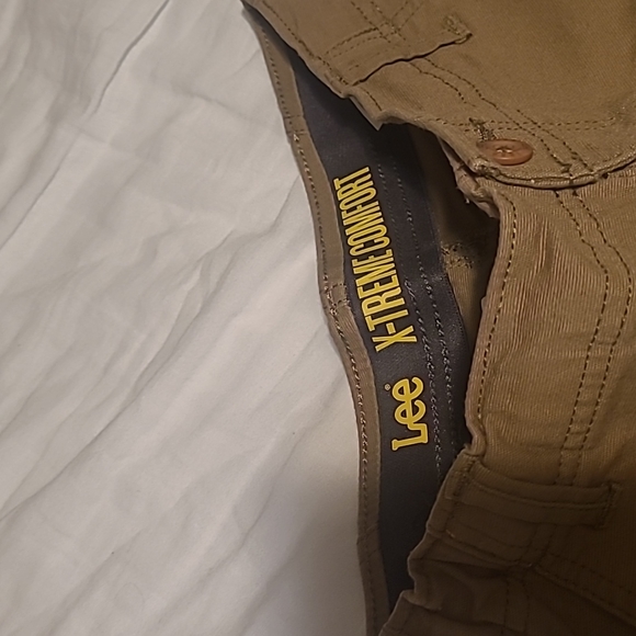 Boys khaki cargo shorts - Picture 3 of 4